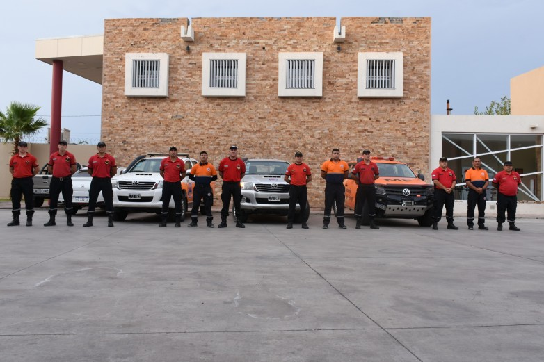 Bomberos y Protección Civil viajan para combatir incendios forestales en El Bolsón