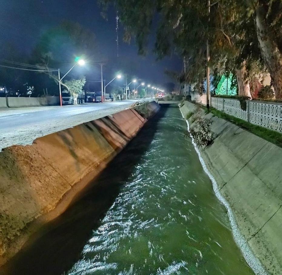 Policía rescató a un hombre del interior del canal Benavidez